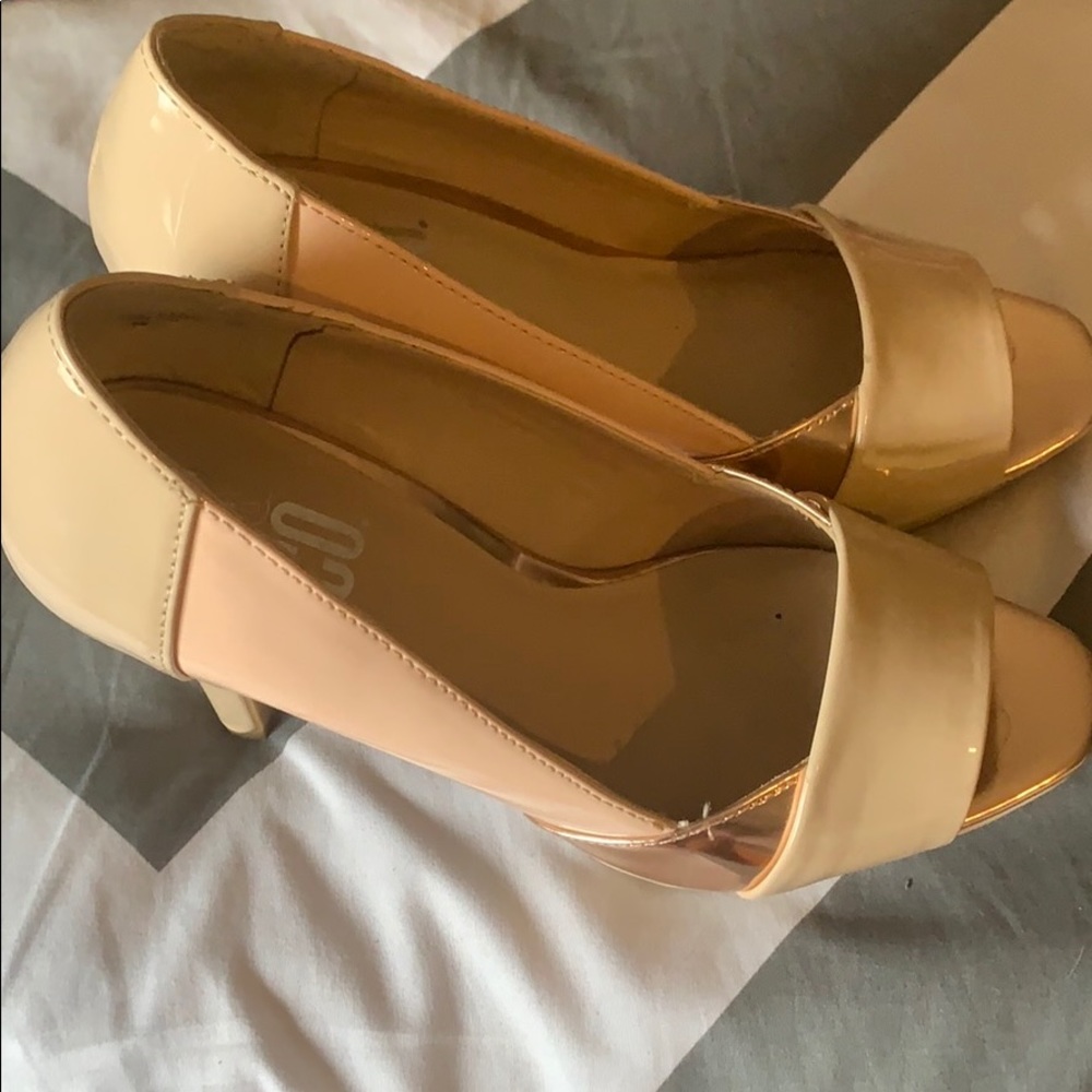 9 & Co. size 6 pumps